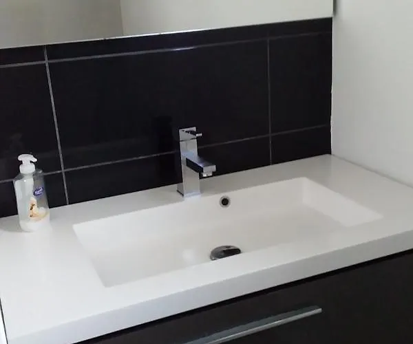 Βίλα Le De La Poterie *